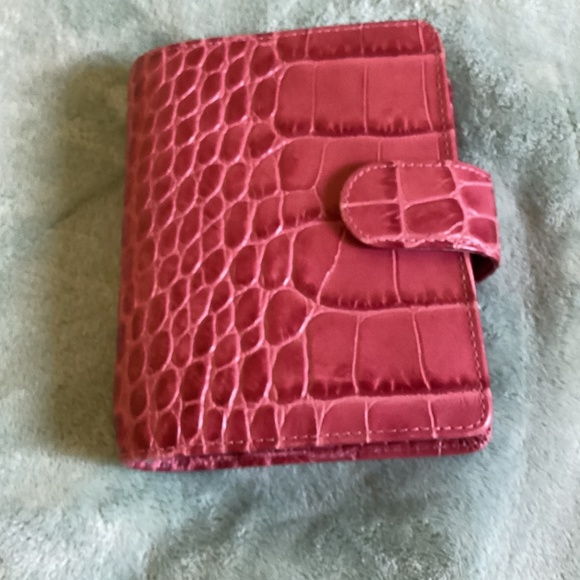 Classic Croc Pocket Organizer - Picture 1 of 6